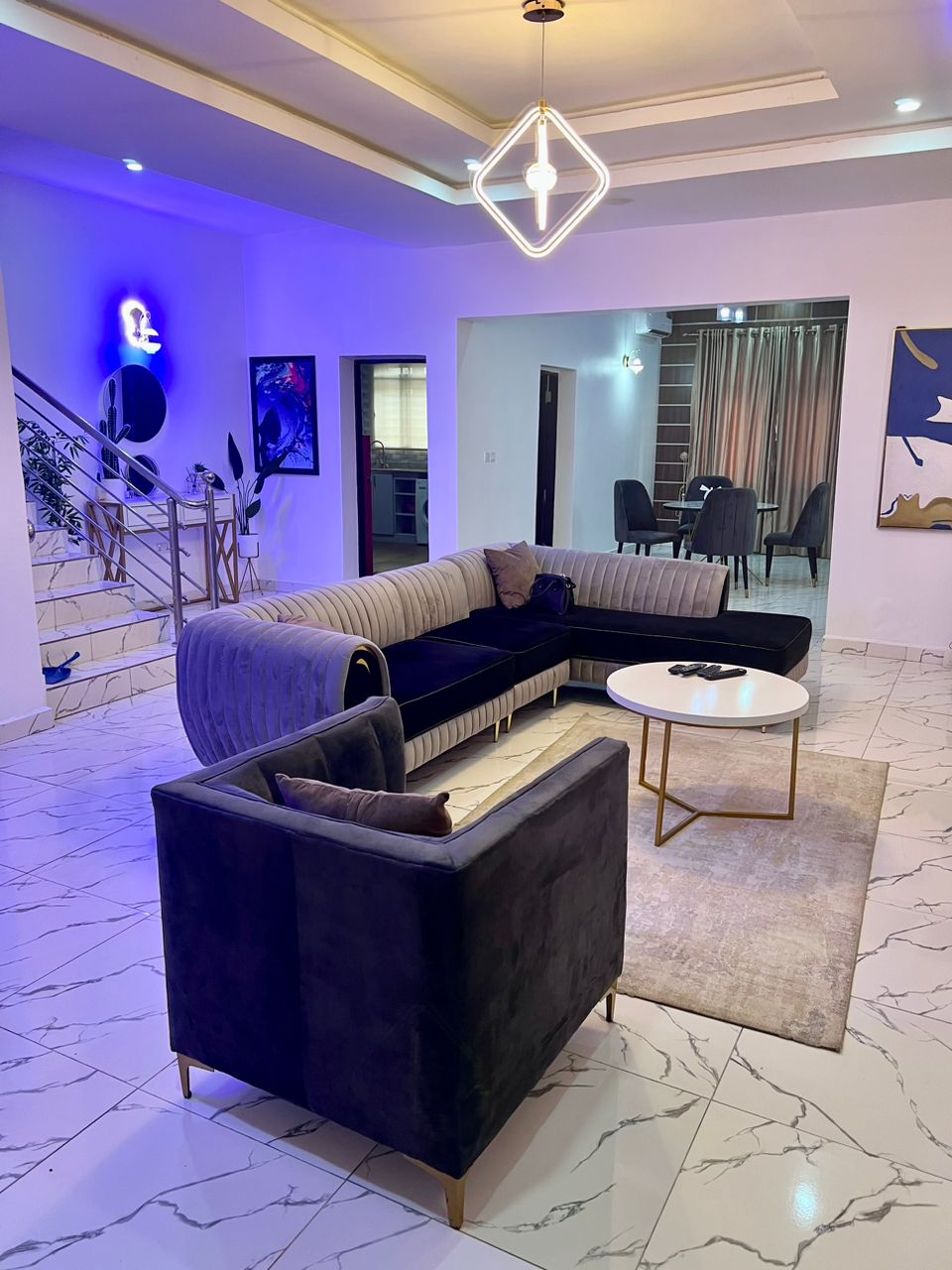 4-bedroom luxury apartment. Yard.