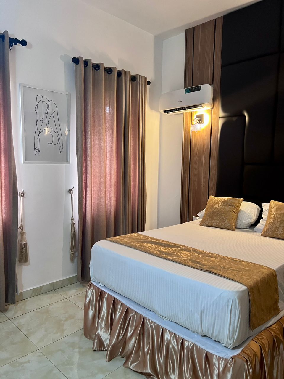 4-bedroom luxury apartment. Yard.