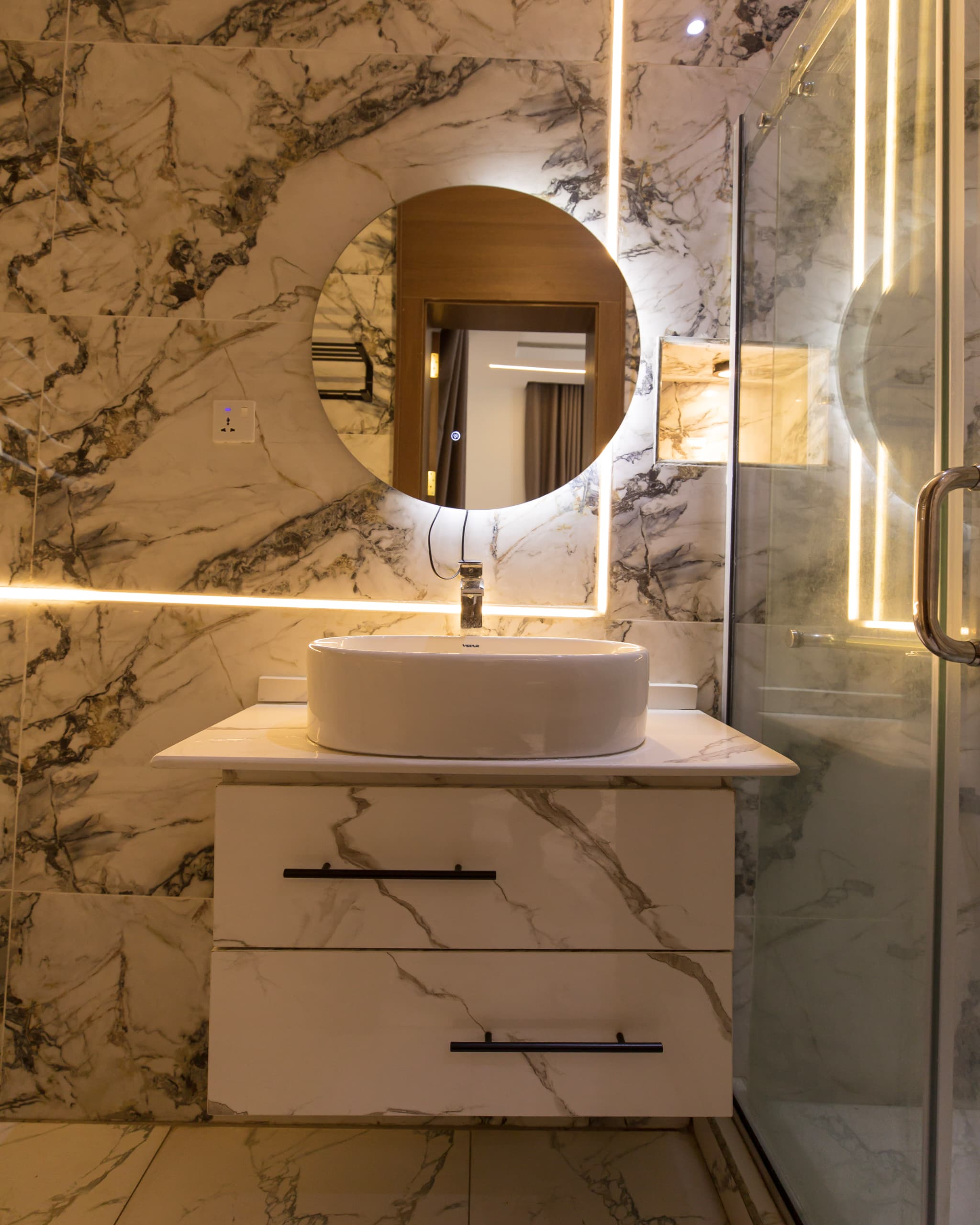 Luxury 3-bedroom apartment. Yokolo