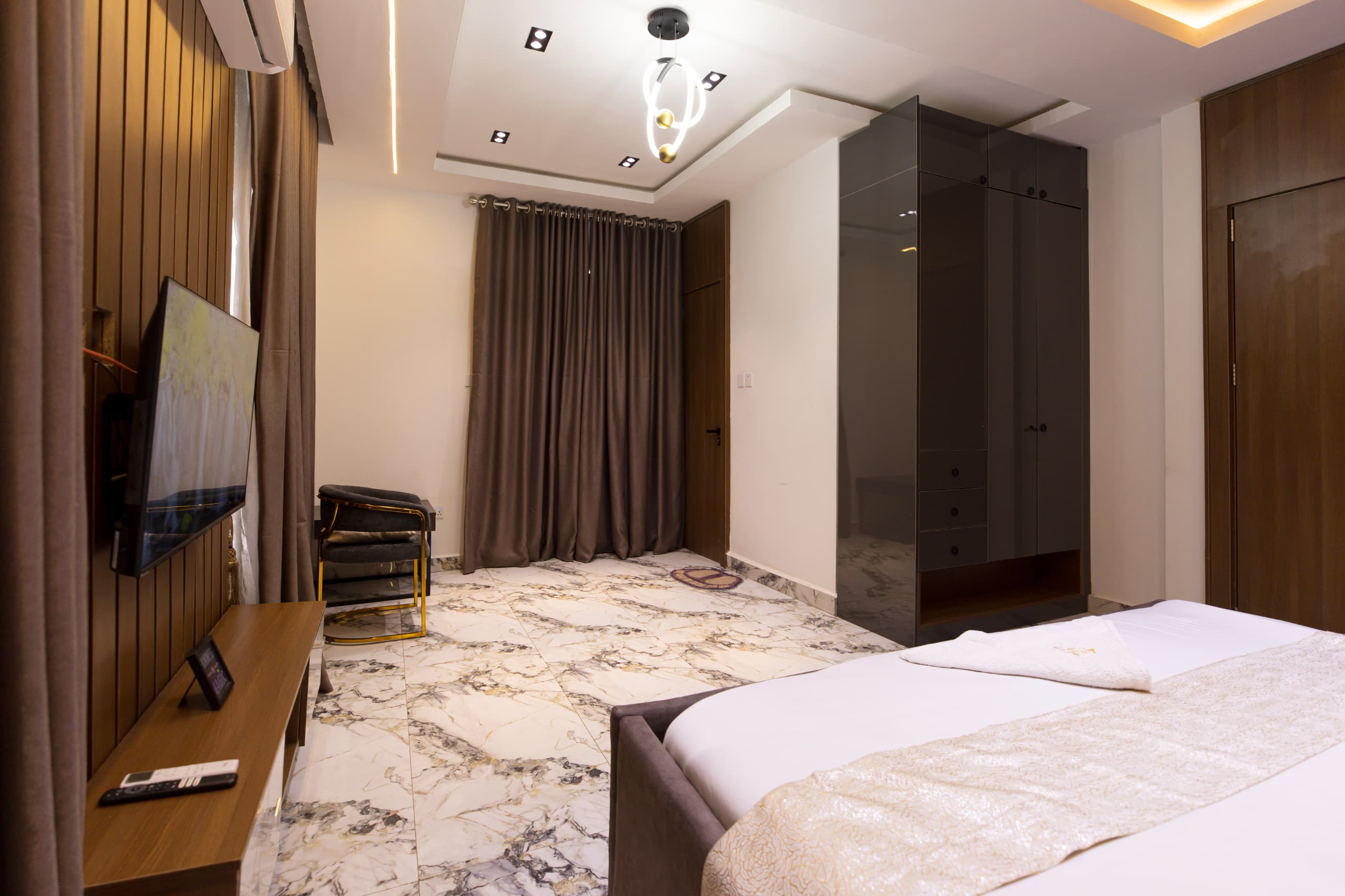 Luxury 3-bedroom apartment. Yokolo