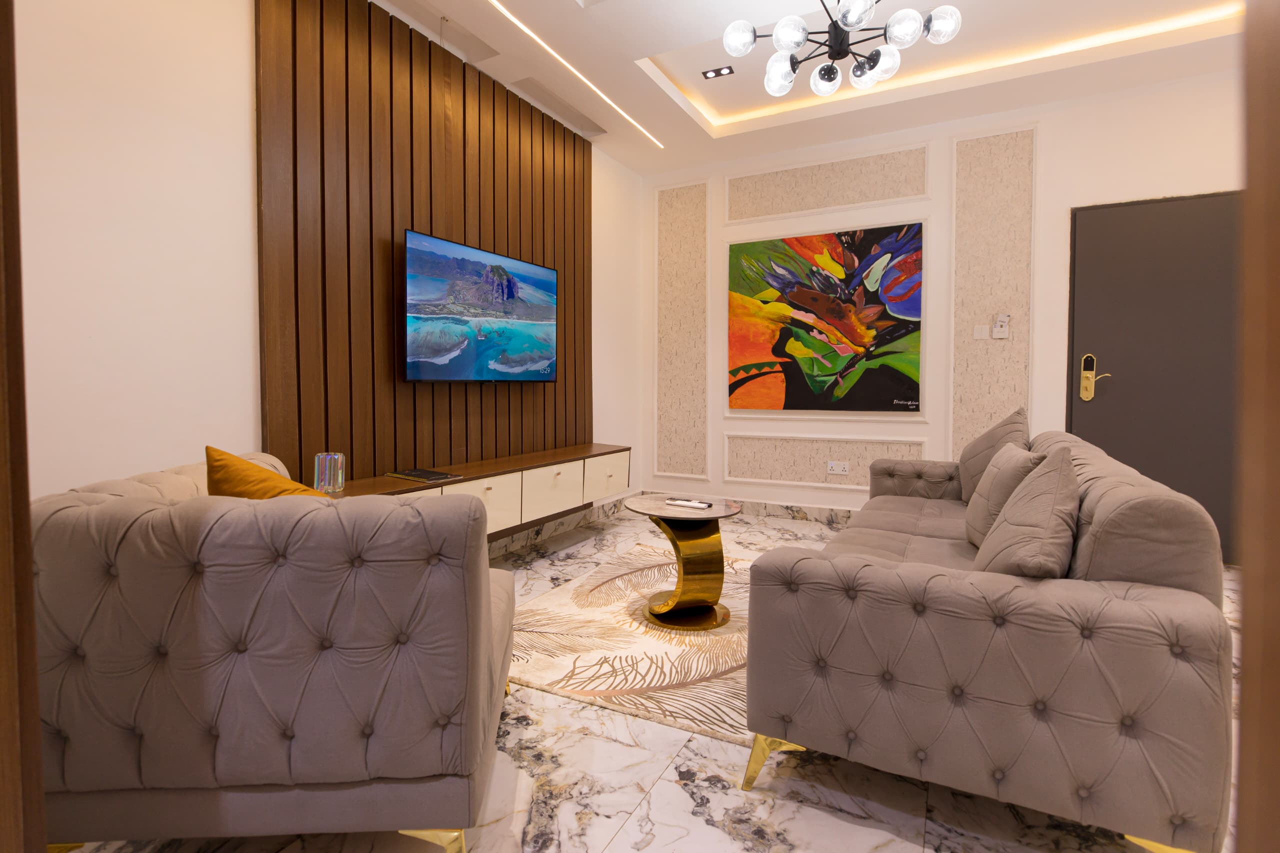 Luxury 3-bedroom apartment. Yokolo